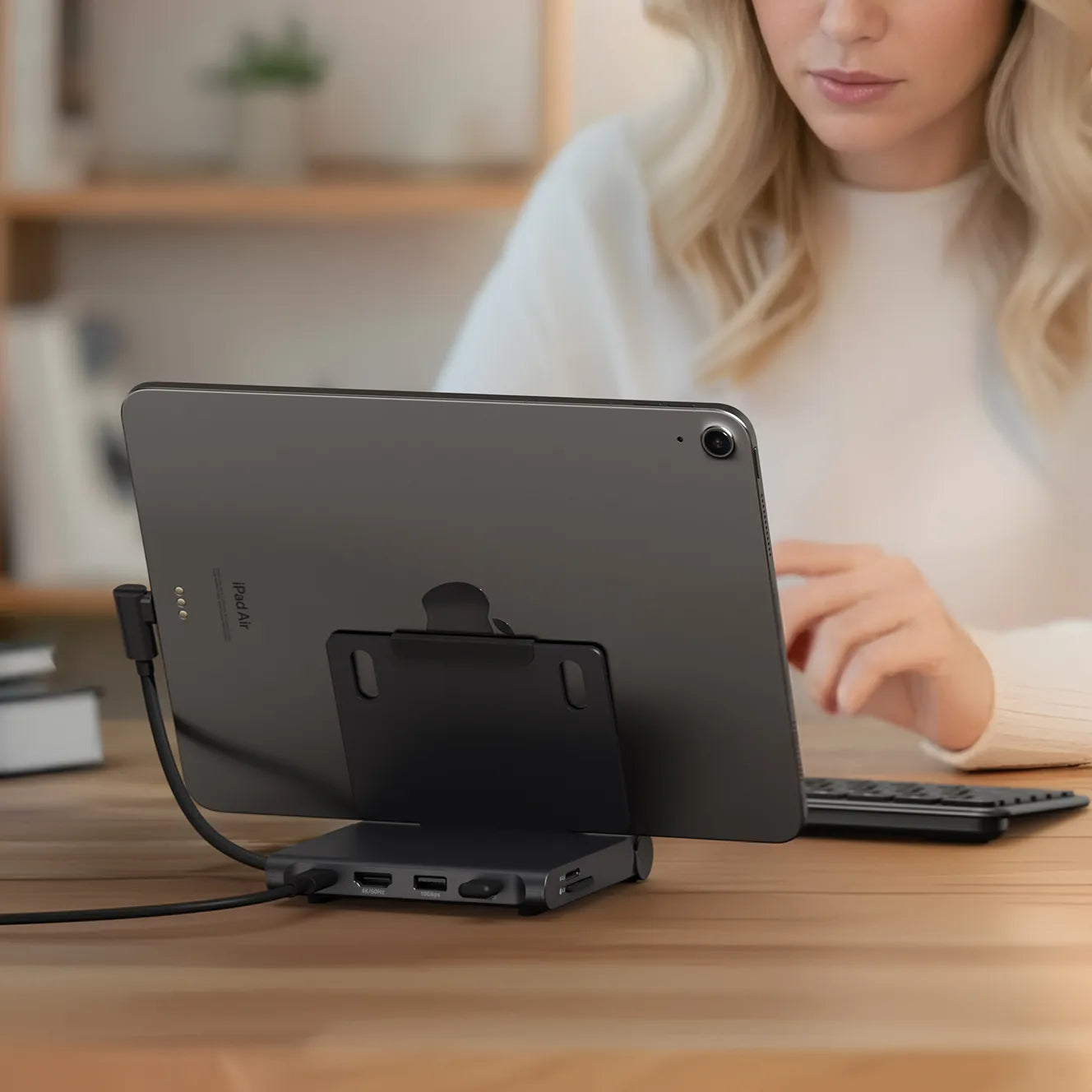 Satechi OntheGo™ Foldable Stand Hub for Work Anywhere