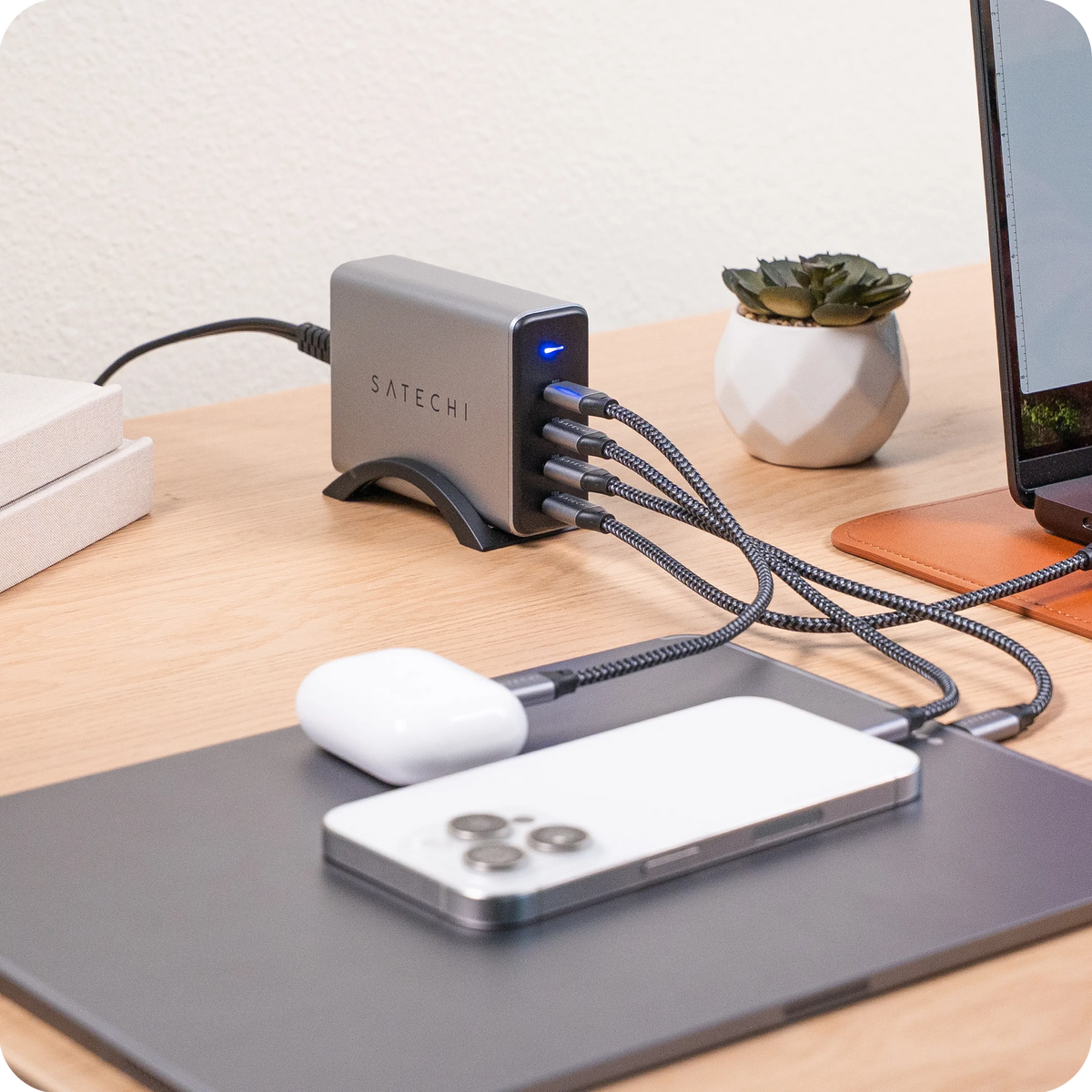 Desktop Charging Stations Multi Device Satechi desktop-charging-stations-multi-device-satechi