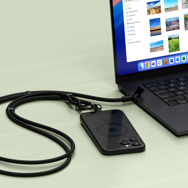 iPhone negru conectat și încarcă fișiere pe un MacBook printr-un cablu OntheGo™ USB-C Lanyard.
