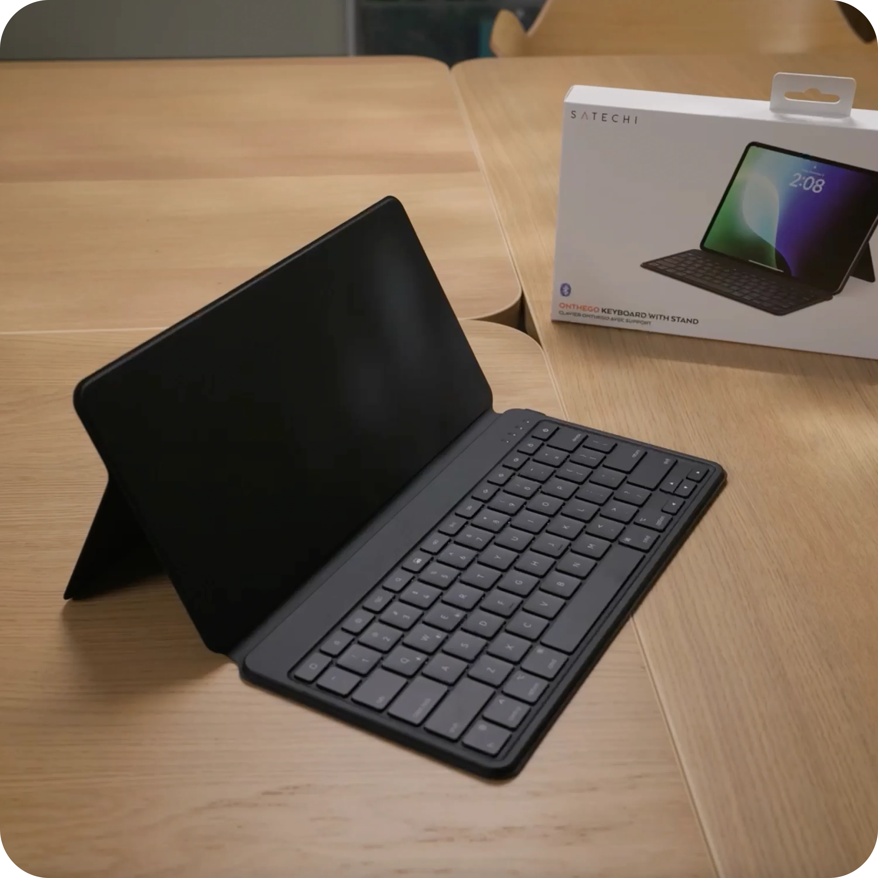 Satechi OntheGo Bluetoothキーボード iPad対応 OntheGo™ Bluetooth Keyboard with Stand | Portable – Satechi