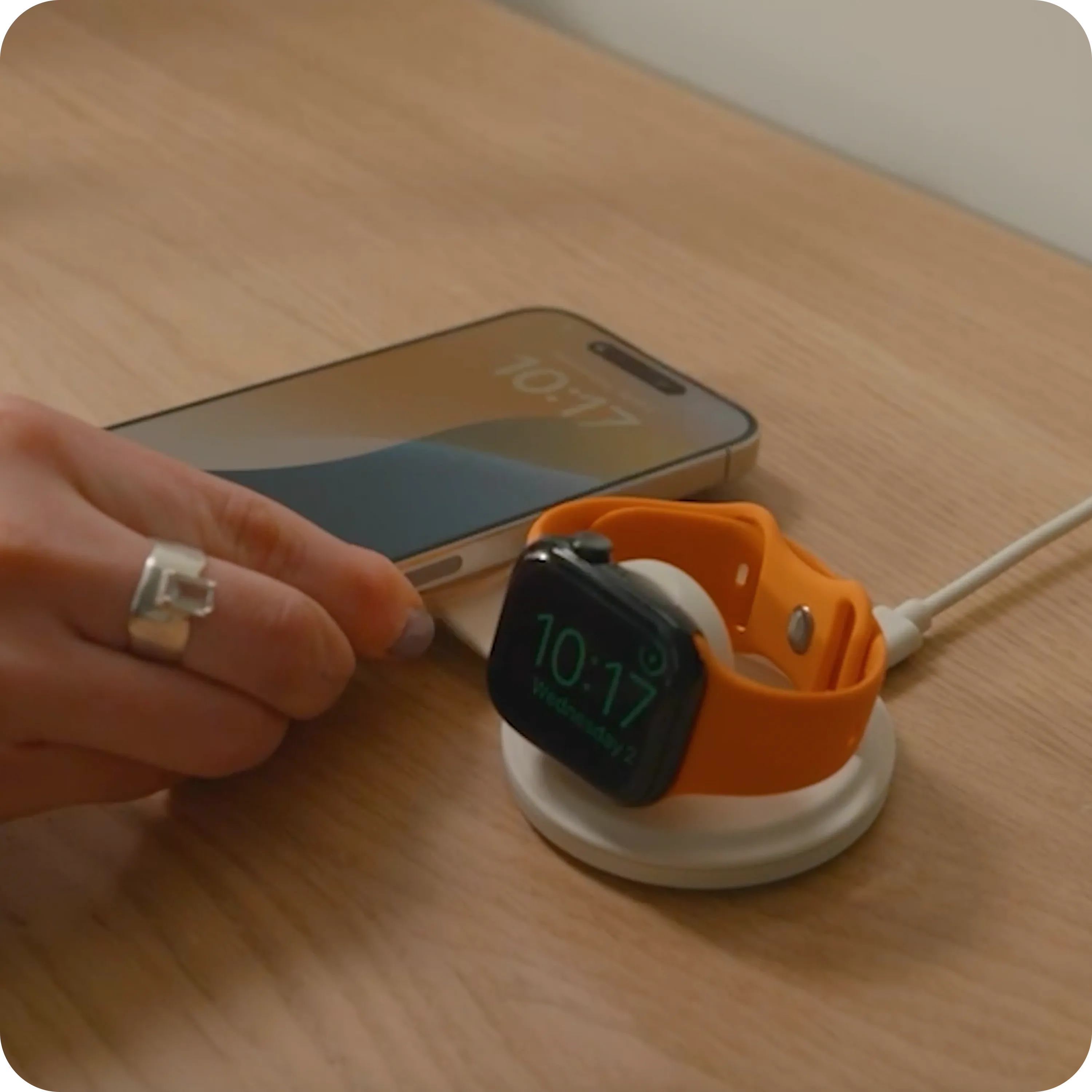 OntheGo™ 2-in-1 Charger Satechi Desert Rose