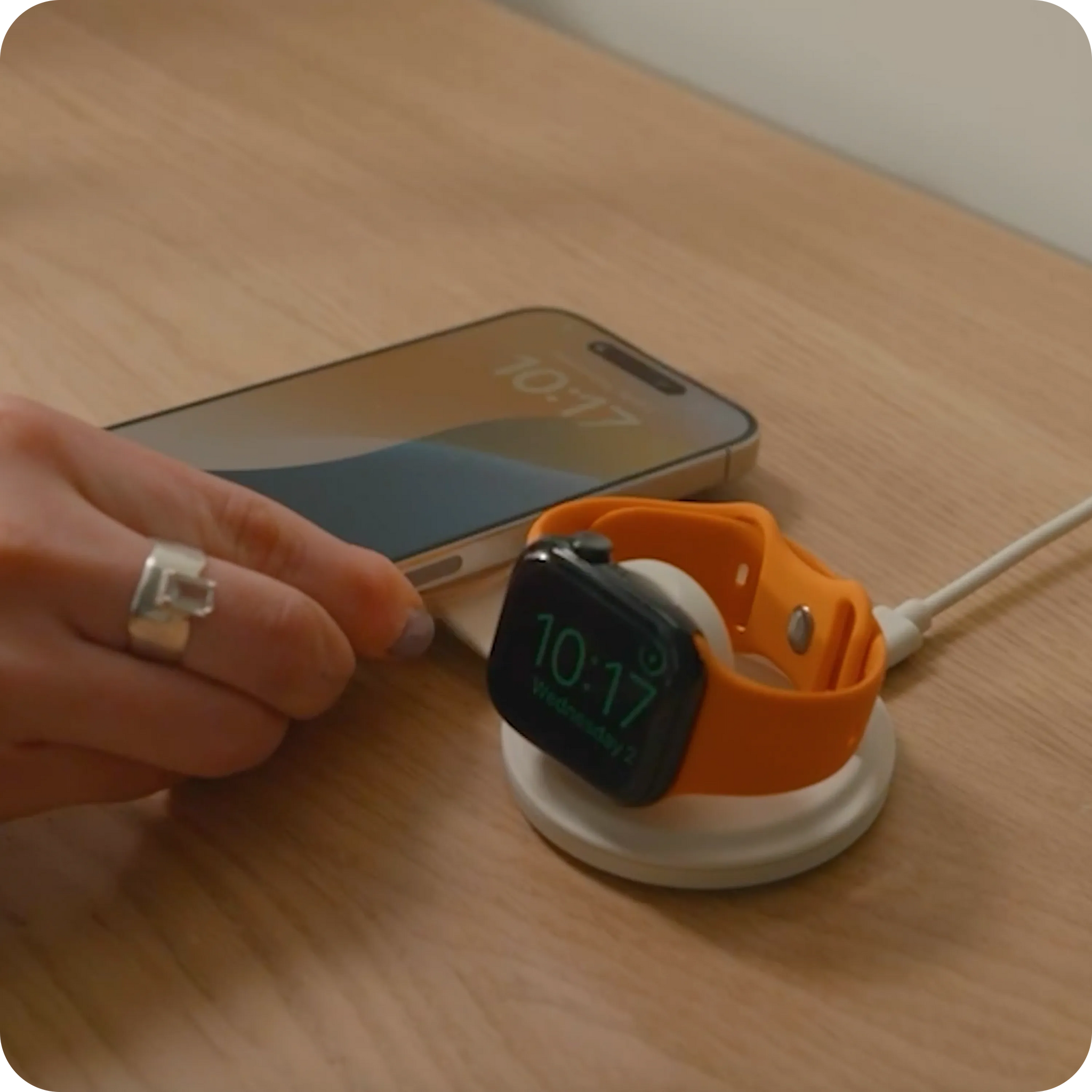 OntheGo™ 2-in-1 Charger Satechi Desert Rose