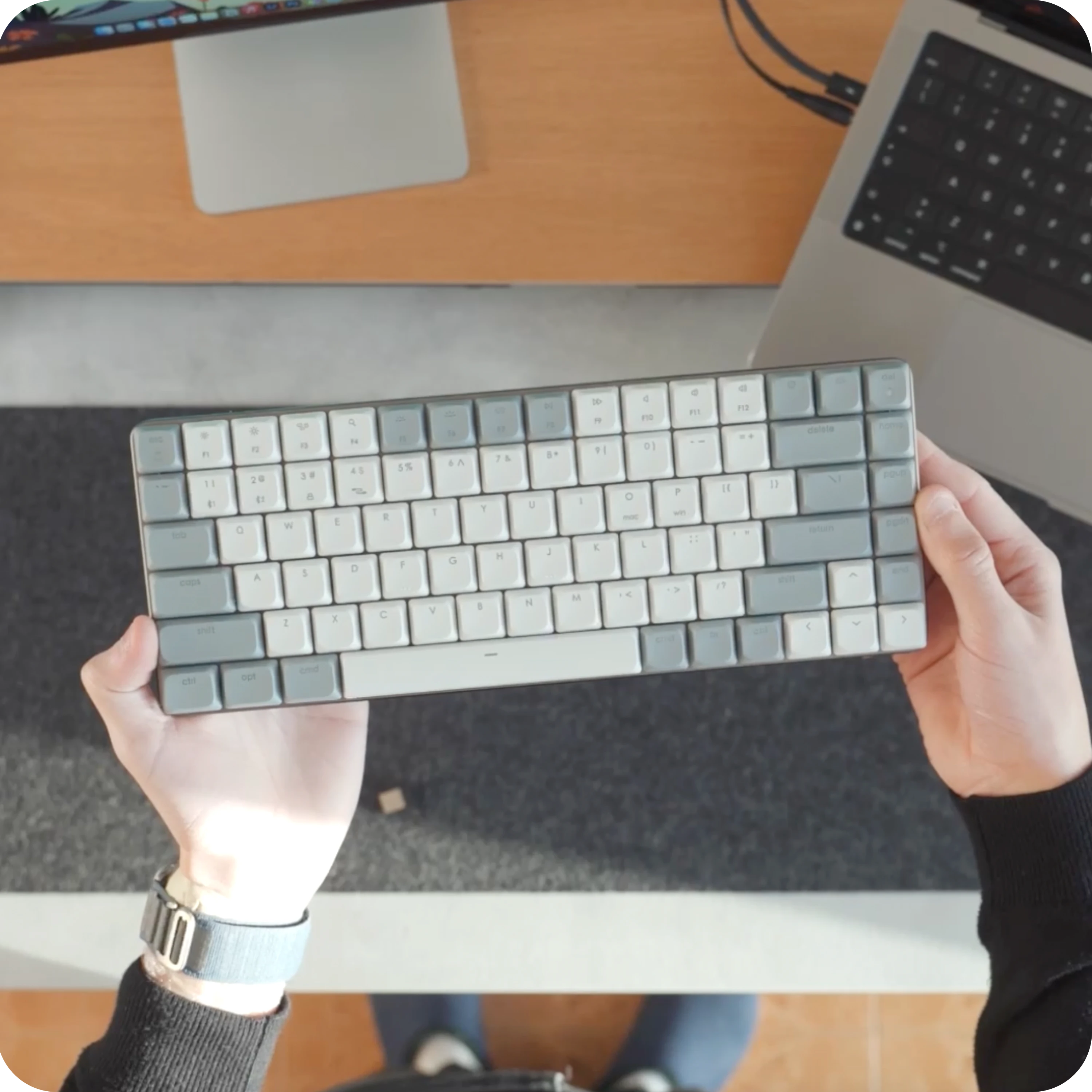 SM1 Slim Mechanical Backlit Bluetooth Keyboard Satechi Dark 