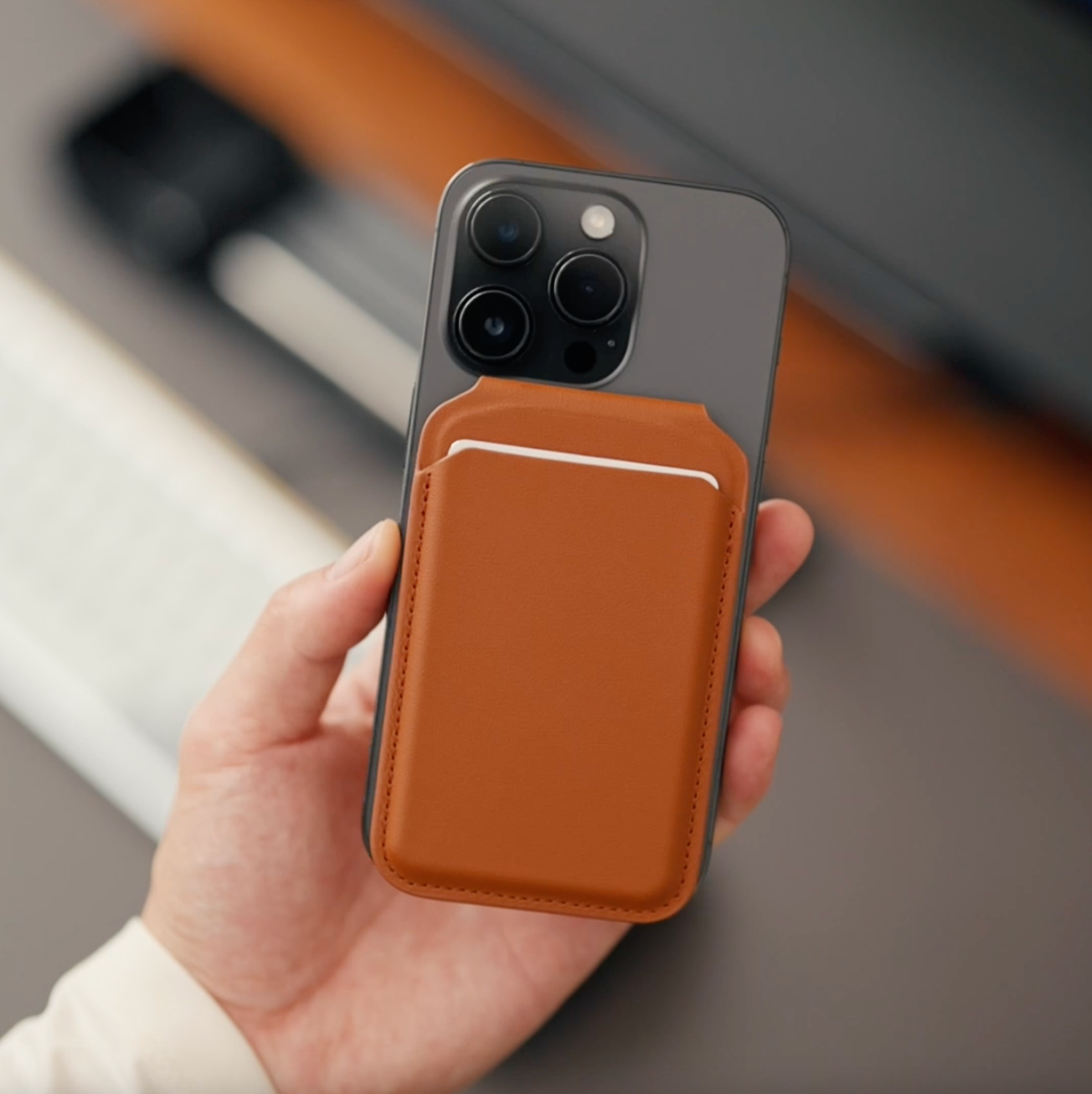 Vegan-Leather Magnetic Wallet Stand Satechi Orange #group_orange