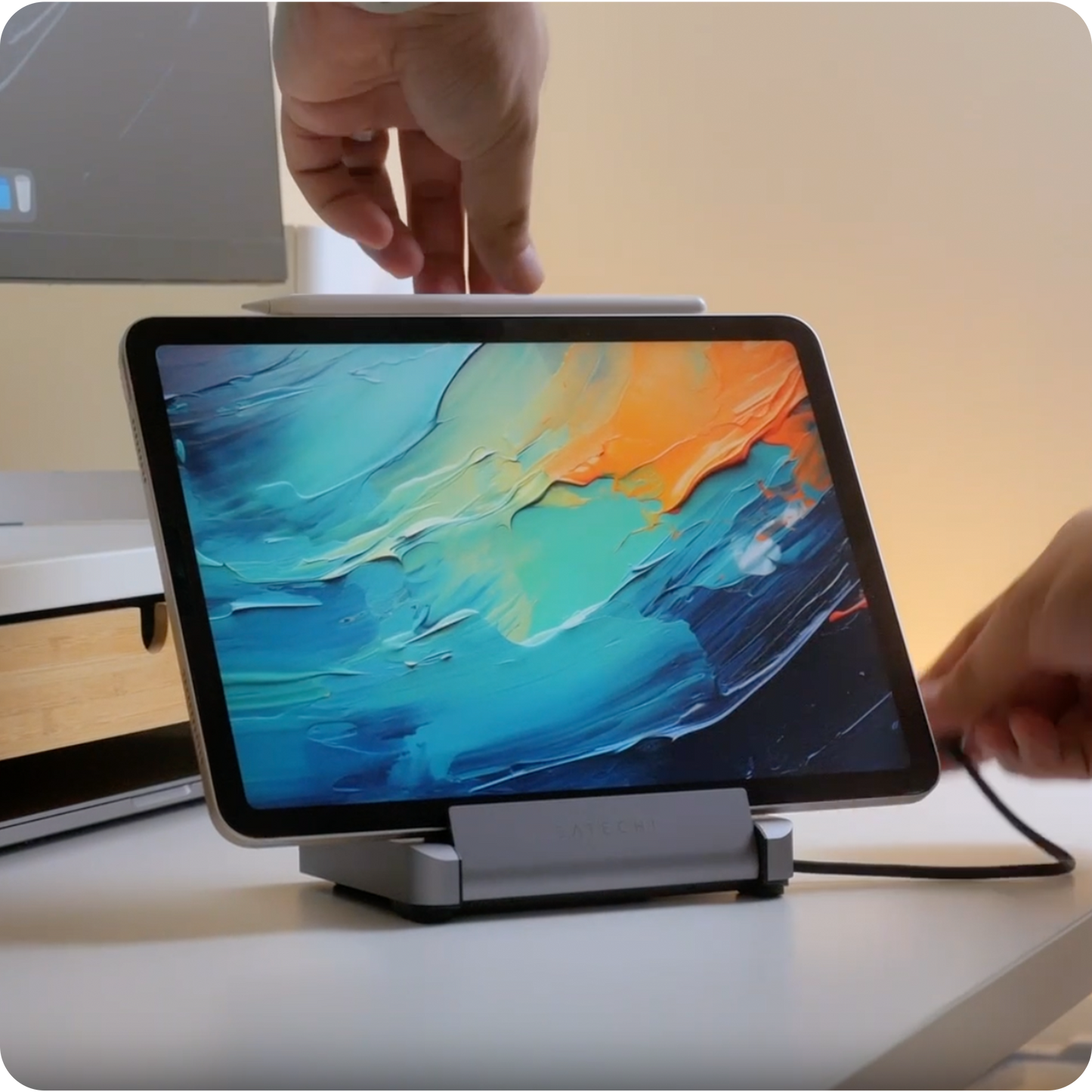 Aluminum Stand & Hub for iPad Pro Stands ## Hubs Satechi