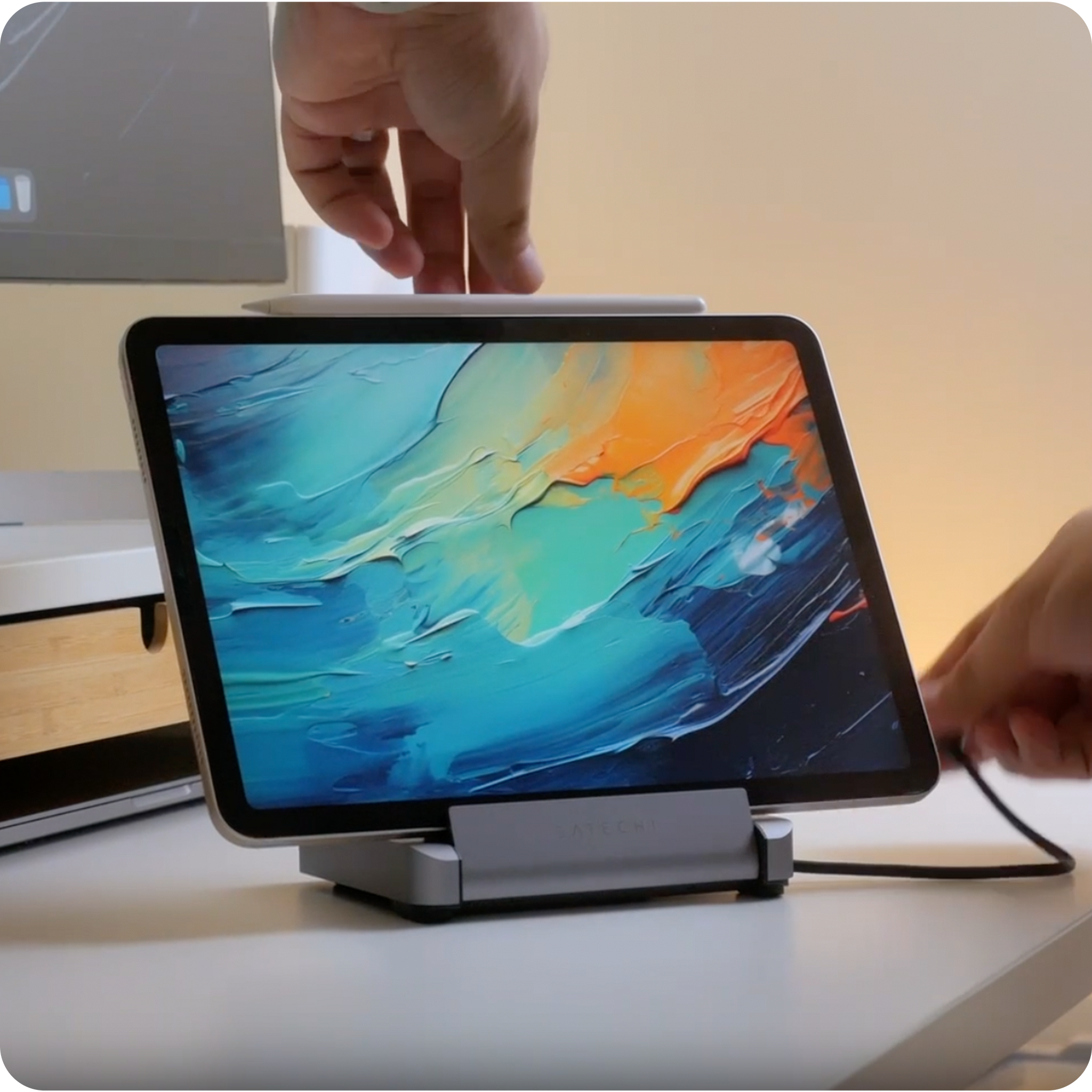 Aluminum Stand & Hub for iPad Pro Stands ## Hubs Satechi