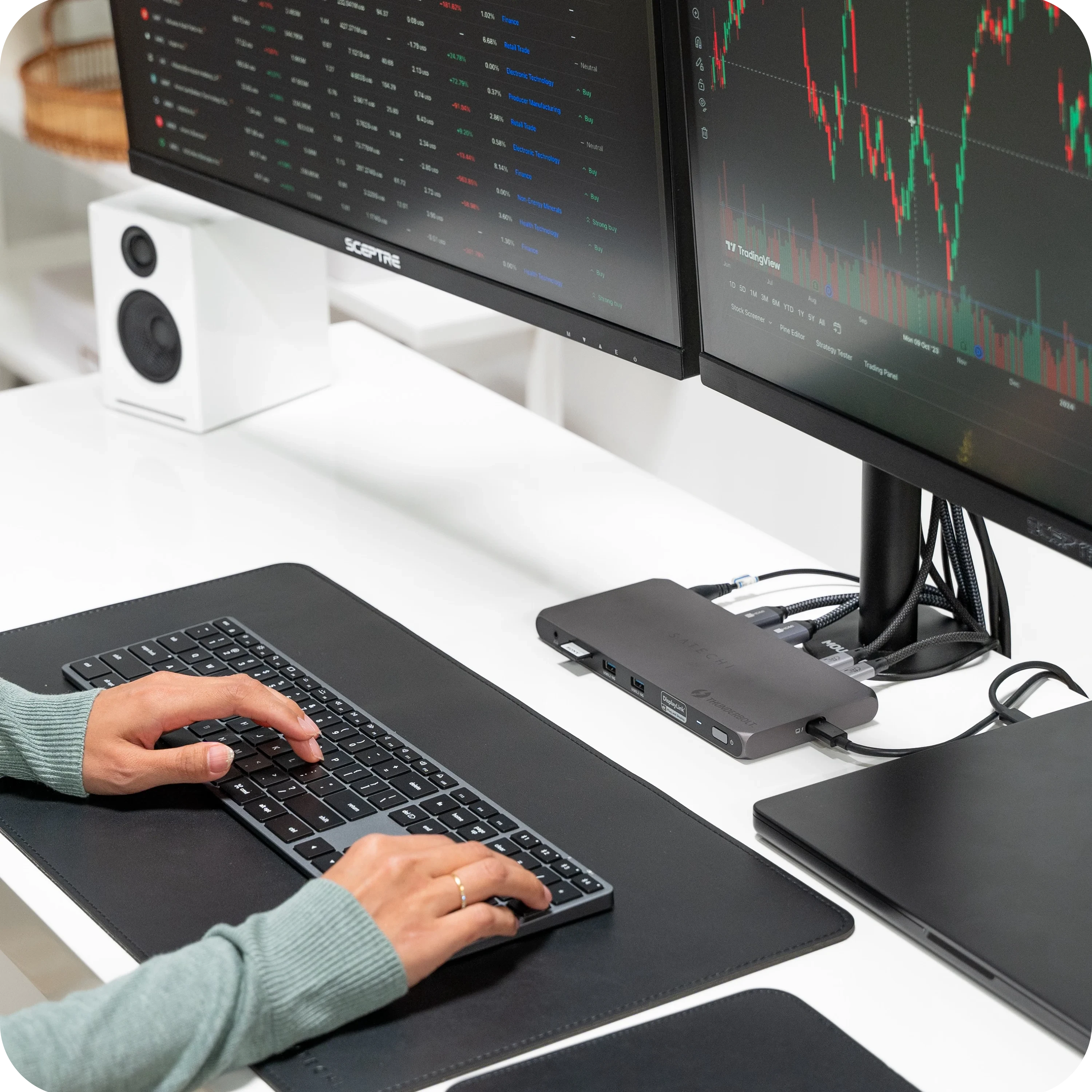 Thunderbolt 4 Dock with DisplayLink | Triple Display – Satechi