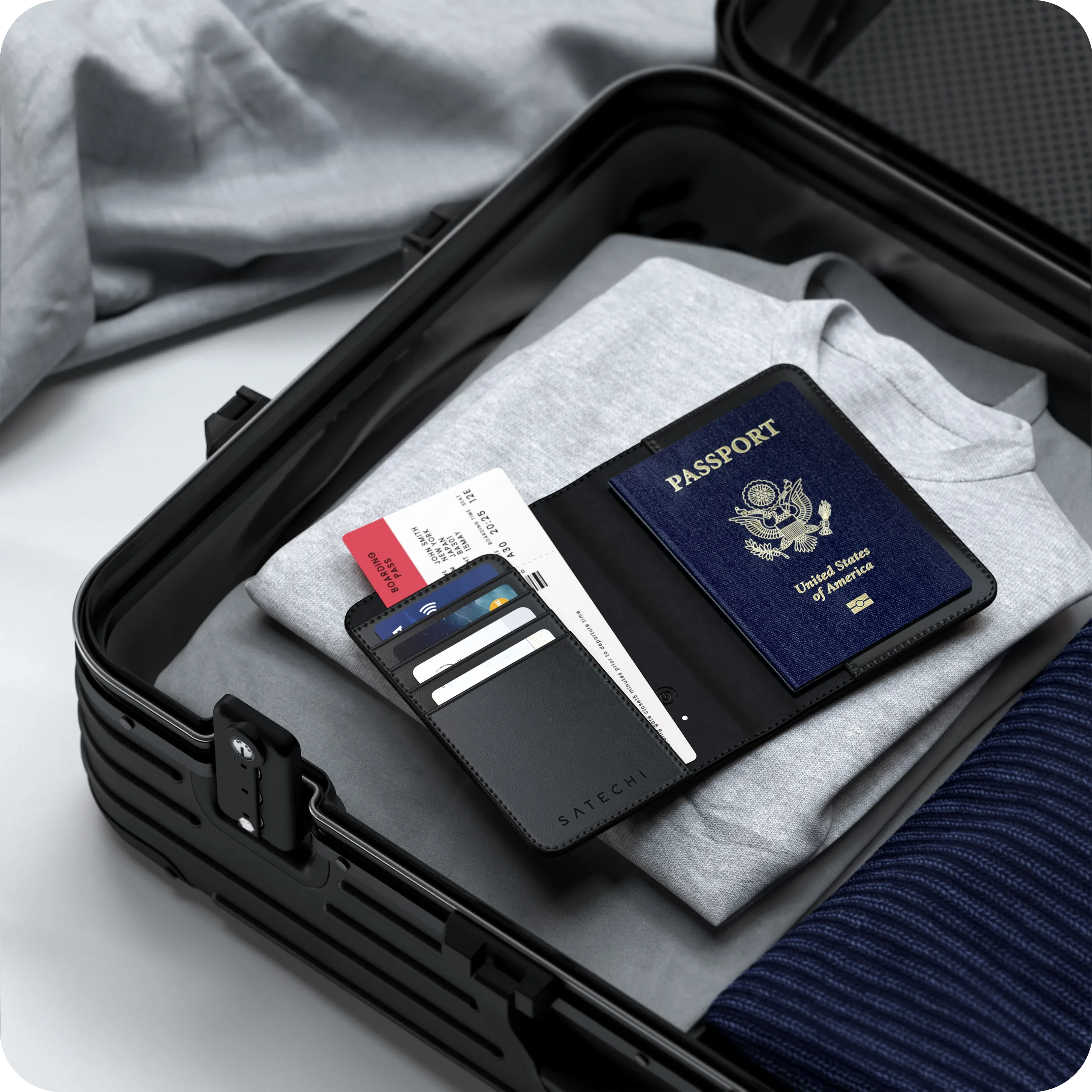 Vegan-Leather FindAll™ Passport Cover | Tracker – Satechi