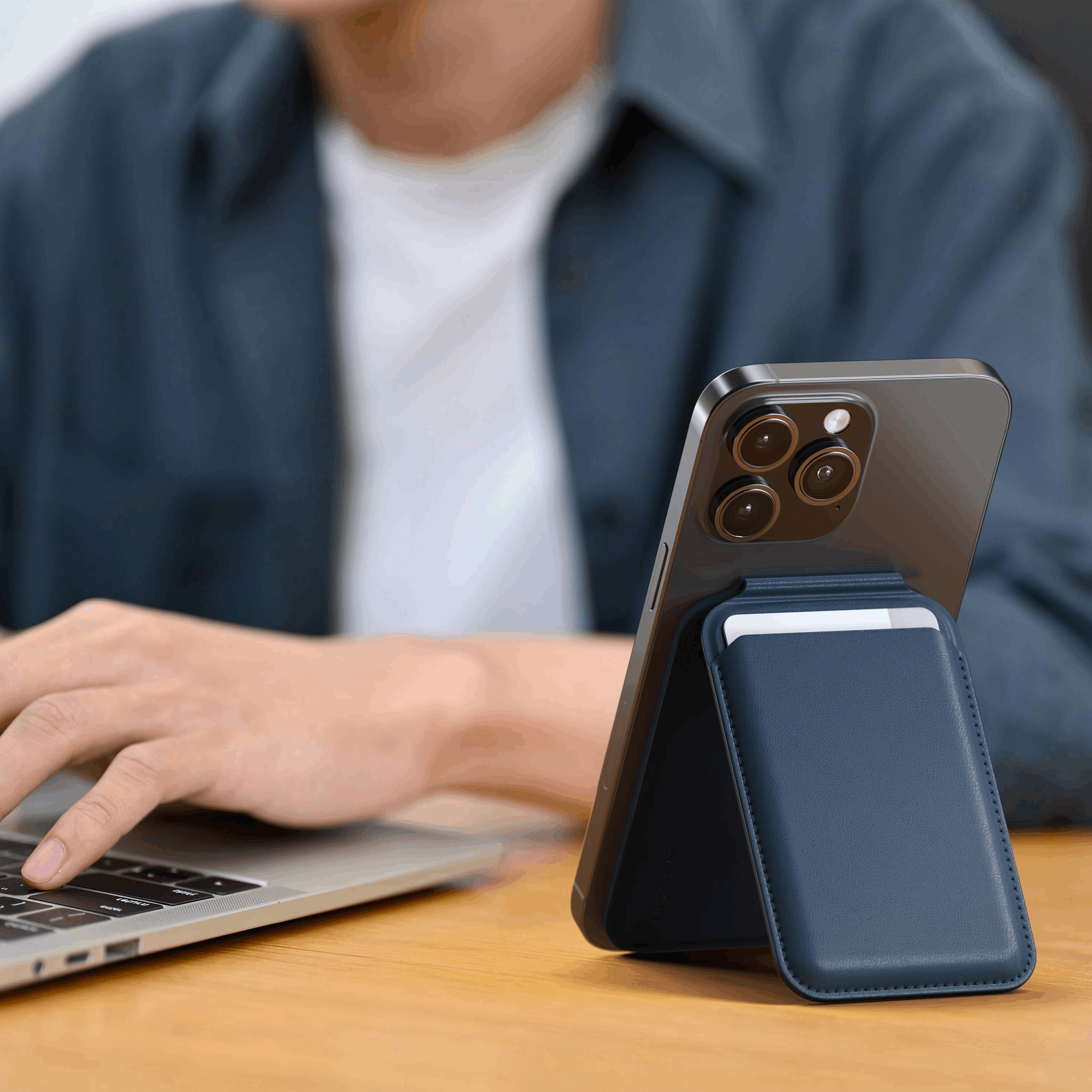 Vegan-Leather Magnetic Wallet Stand Satechi Dark Blue #group_dark_blue